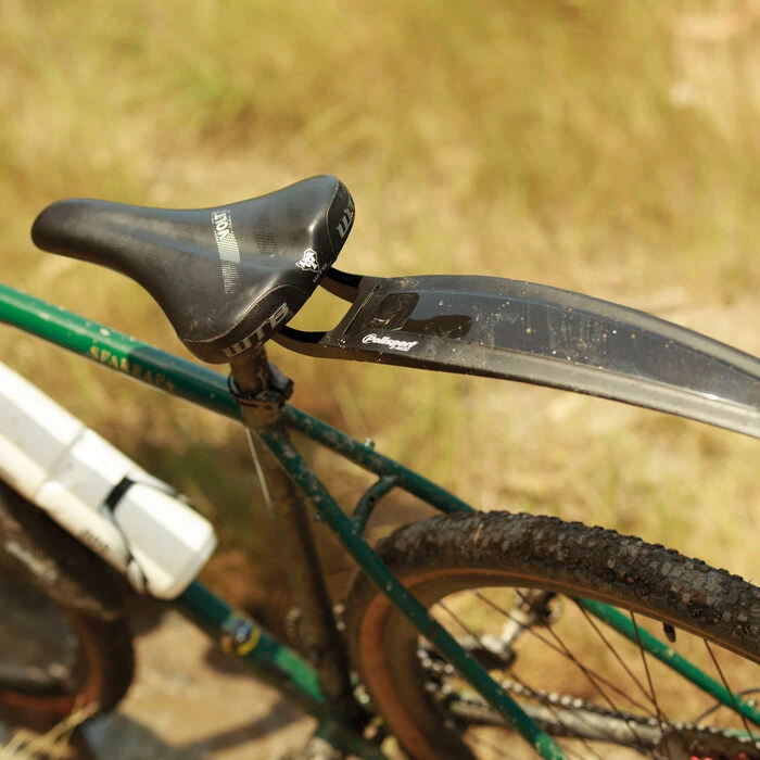 Bicicleta antigua con guardabarros